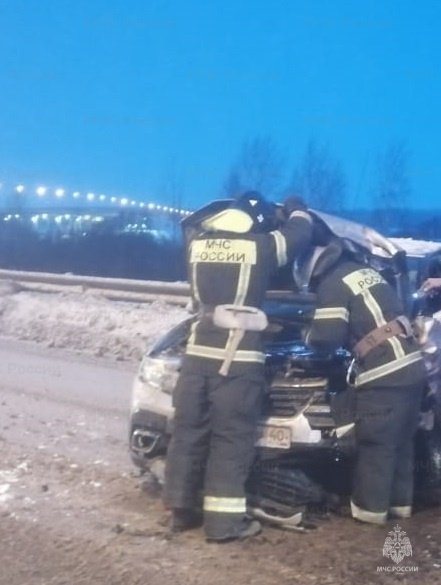 Спасатели МЧС принимали участие в ликвидации ДТП в Перемышльском районе, 27 км автодороги Р-92 «Калуга-Перемышль-Белев-Орел»